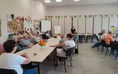 Zajęcia edukacyjne z pracownikiem socjalnym i słodki akcent na deser