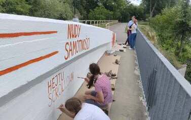 Mural na małym moście