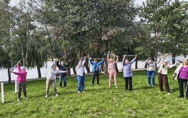 Z kijkami nad jeziorem - aktywne zajęcia Klubu &bdquo;Senior+&rdquo;