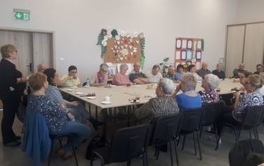 Ania i kuratorzy  w Klubie Seniora (2)
